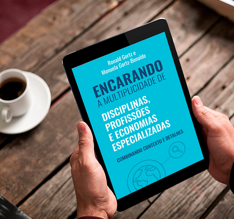 Pessoa segura iPad que mostra a capa do livro Encarando a Multiplicidade, da autora Manuela Gortz Bonaldo